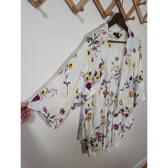 Torrid Crepe Shirttail Floral Kimono - Size 1/2 - Picture 3 of 5